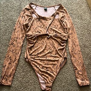 Women’s Leopard Print body suit medium